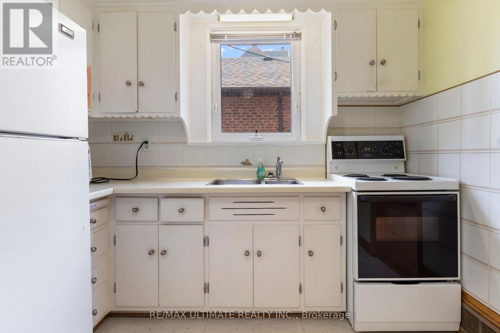 519 Douglas Avenue, Toronto, Ontario  M5M 1H7 - Photo 14 - C13690340