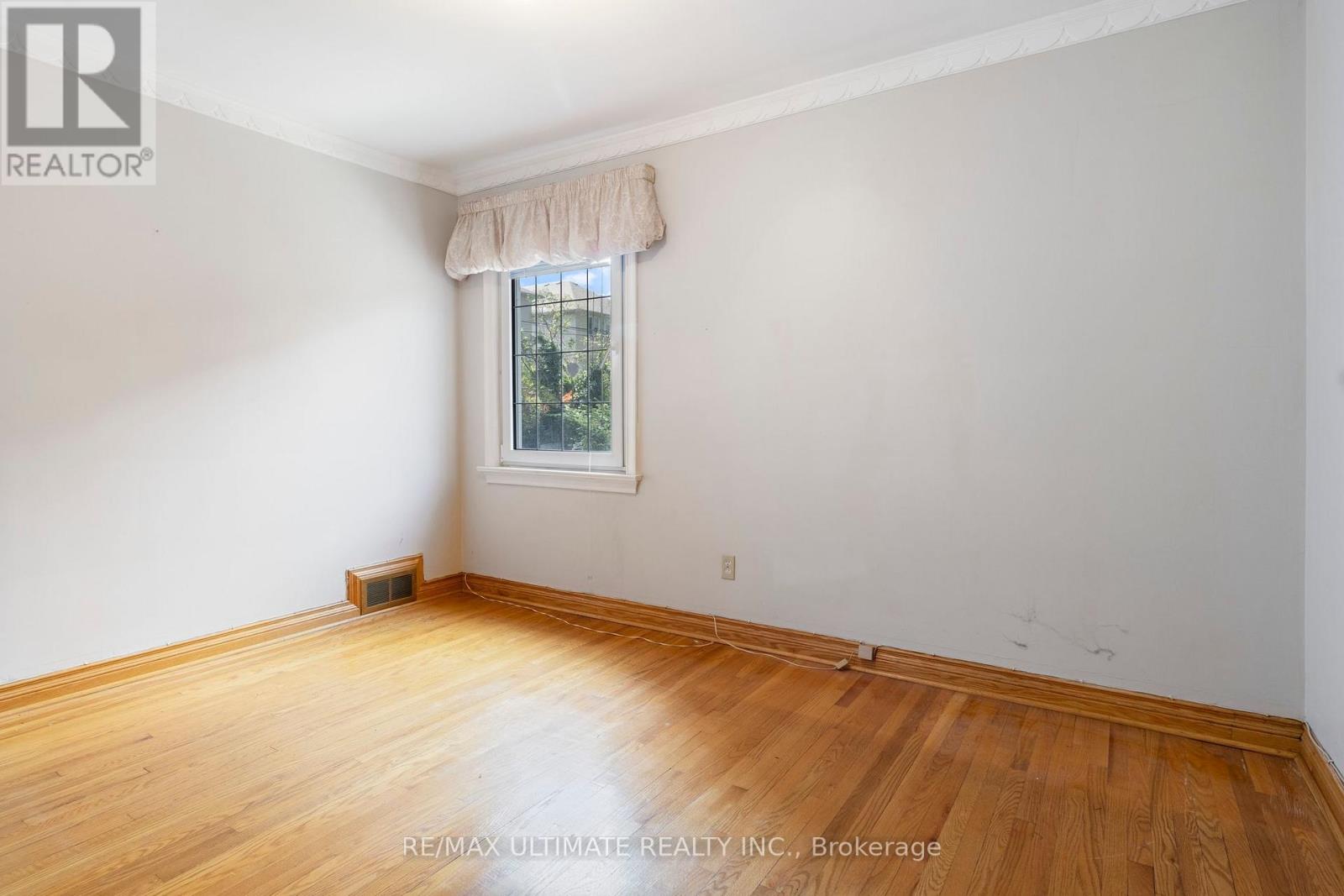 519 Douglas Avenue, Toronto, Ontario  M5M 1H7 - Photo 19 - C13690340