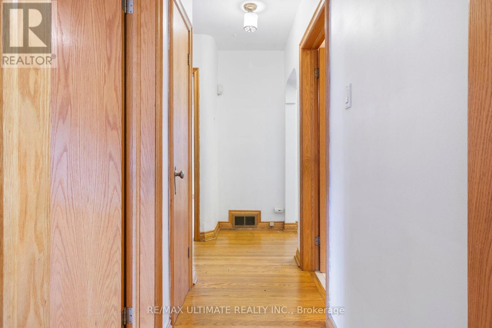 519 Douglas Avenue, Toronto, Ontario  M5M 1H7 - Photo 21 - C13690340