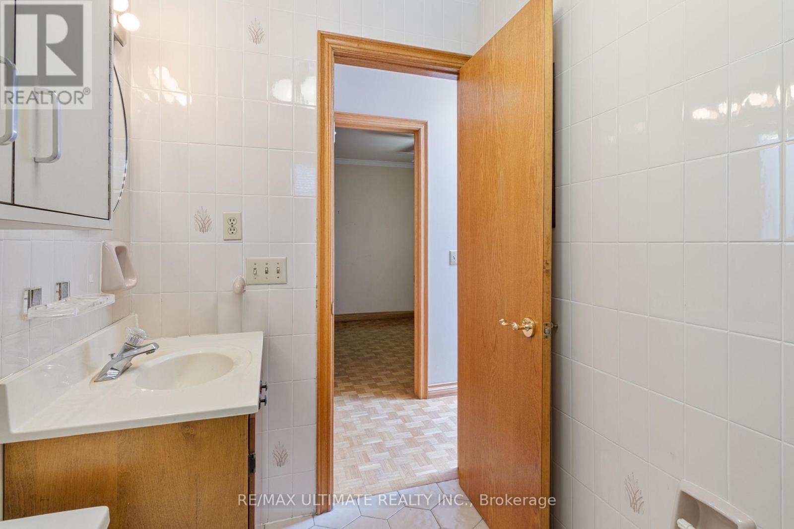 519 Douglas Avenue, Toronto, Ontario  M5M 1H7 - Photo 31 - C13690340