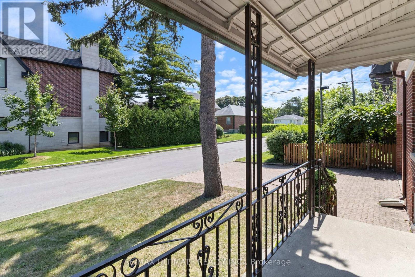 519 Douglas Avenue, Toronto, Ontario  M5M 1H7 - Photo 5 - C13690340