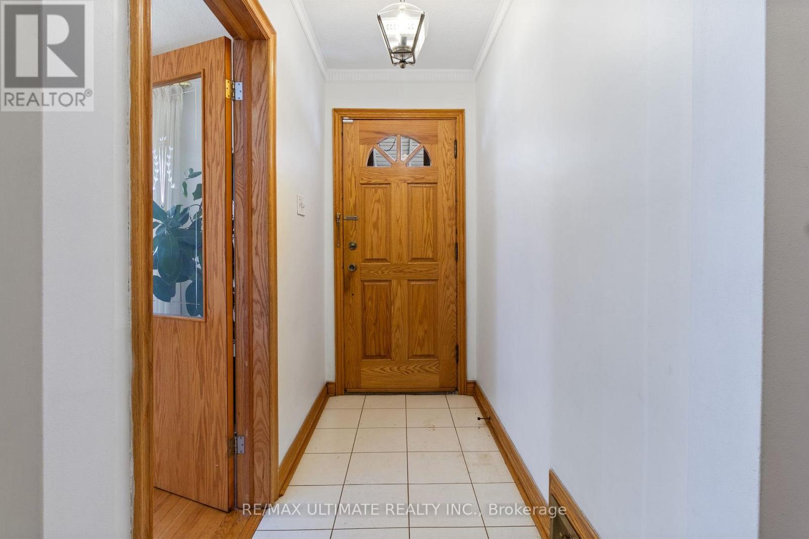 519 Douglas Avenue, Toronto, Ontario  M5M 1H7 - Photo 6 - C13690340