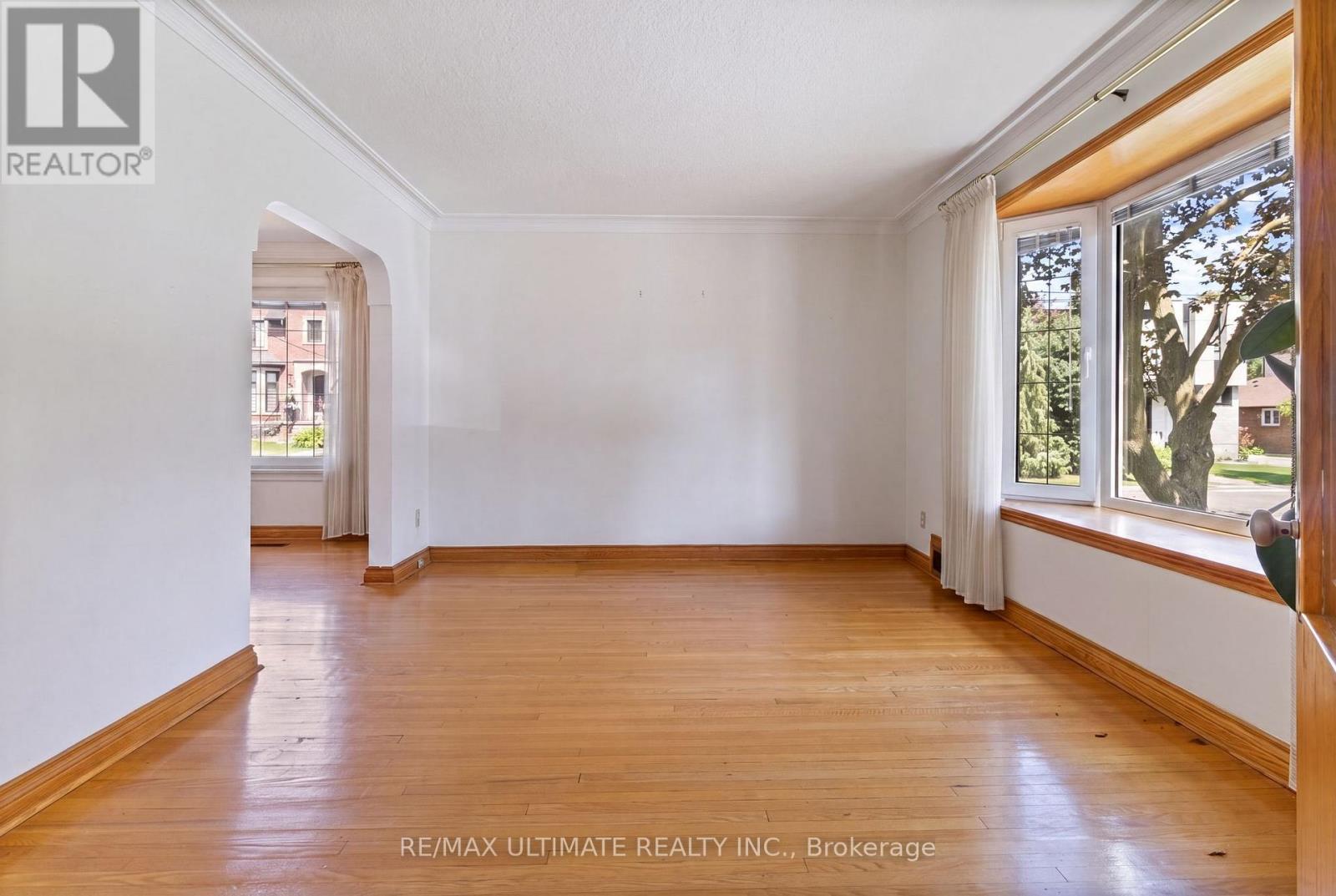 519 Douglas Avenue, Toronto, Ontario  M5M 1H7 - Photo 7 - C13690340