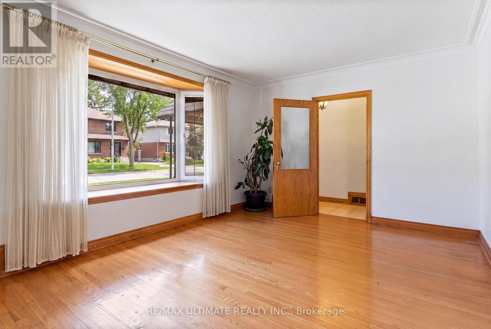 519 Douglas Avenue, Toronto, Ontario  M5M 1H7 - Photo 8 - C13690340