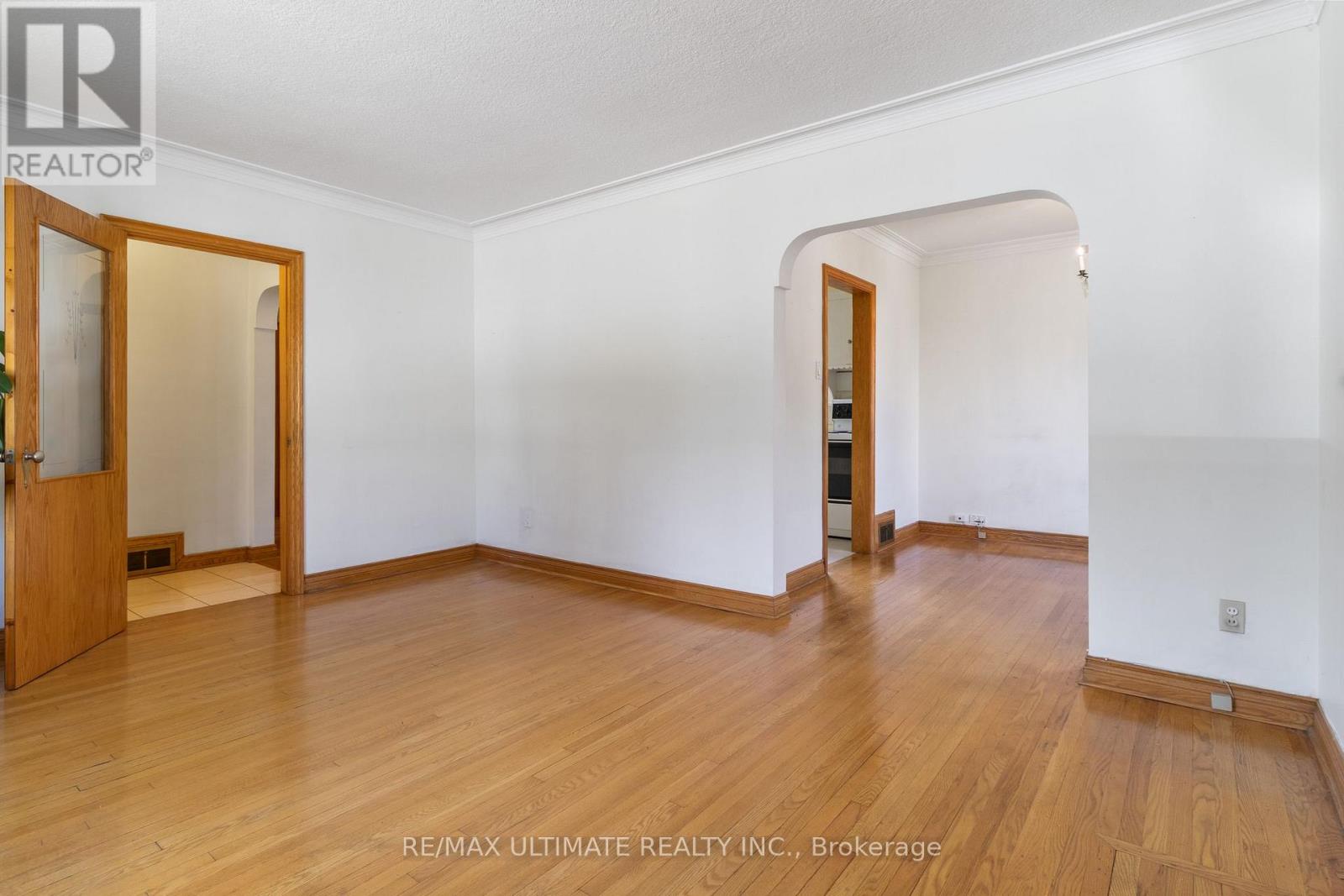 519 Douglas Avenue, Toronto, Ontario  M5M 1H7 - Photo 9 - C13690340