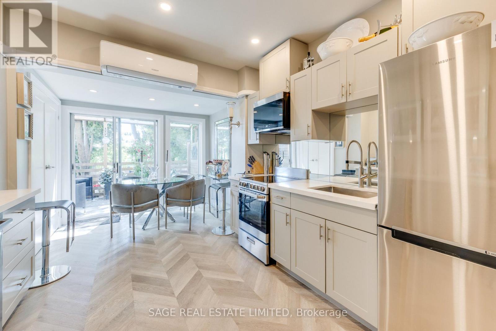 241 Langley Avenue, Toronto, Ontario  M4K 1C1 - Photo 11 - E13690344