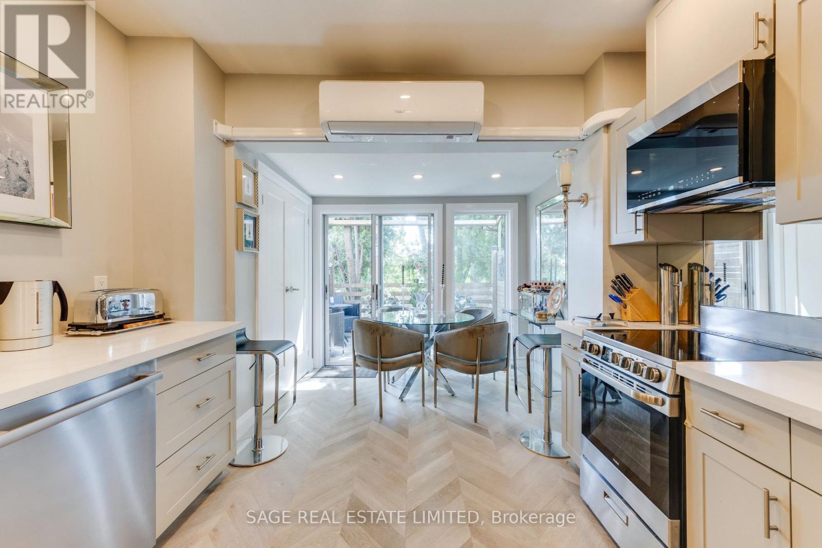 241 Langley Avenue, Toronto, Ontario  M4K 1C1 - Photo 12 - E13690344