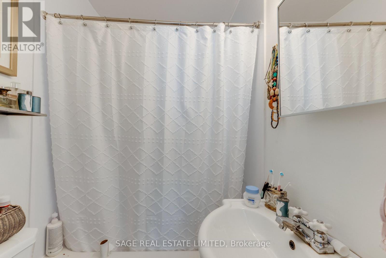 241 Langley Avenue, Toronto, Ontario  M4K 1C1 - Photo 22 - E13690344