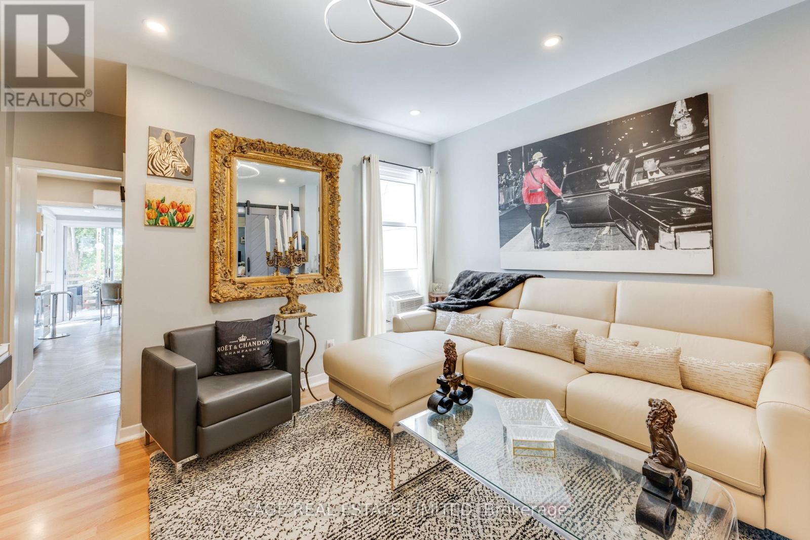 241 Langley Avenue, Toronto, Ontario  M4K 1C1 - Photo 3 - E13690344