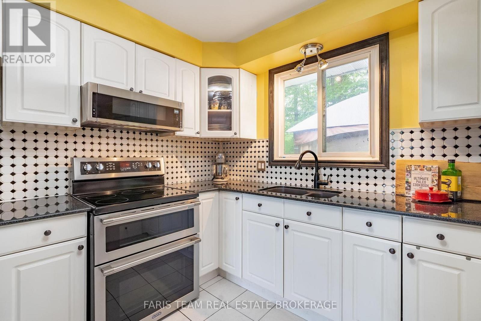 3114 Innisfil Beach Road, Innisfil, Ontario L9S 4C7 - Photo 10 - N13690402