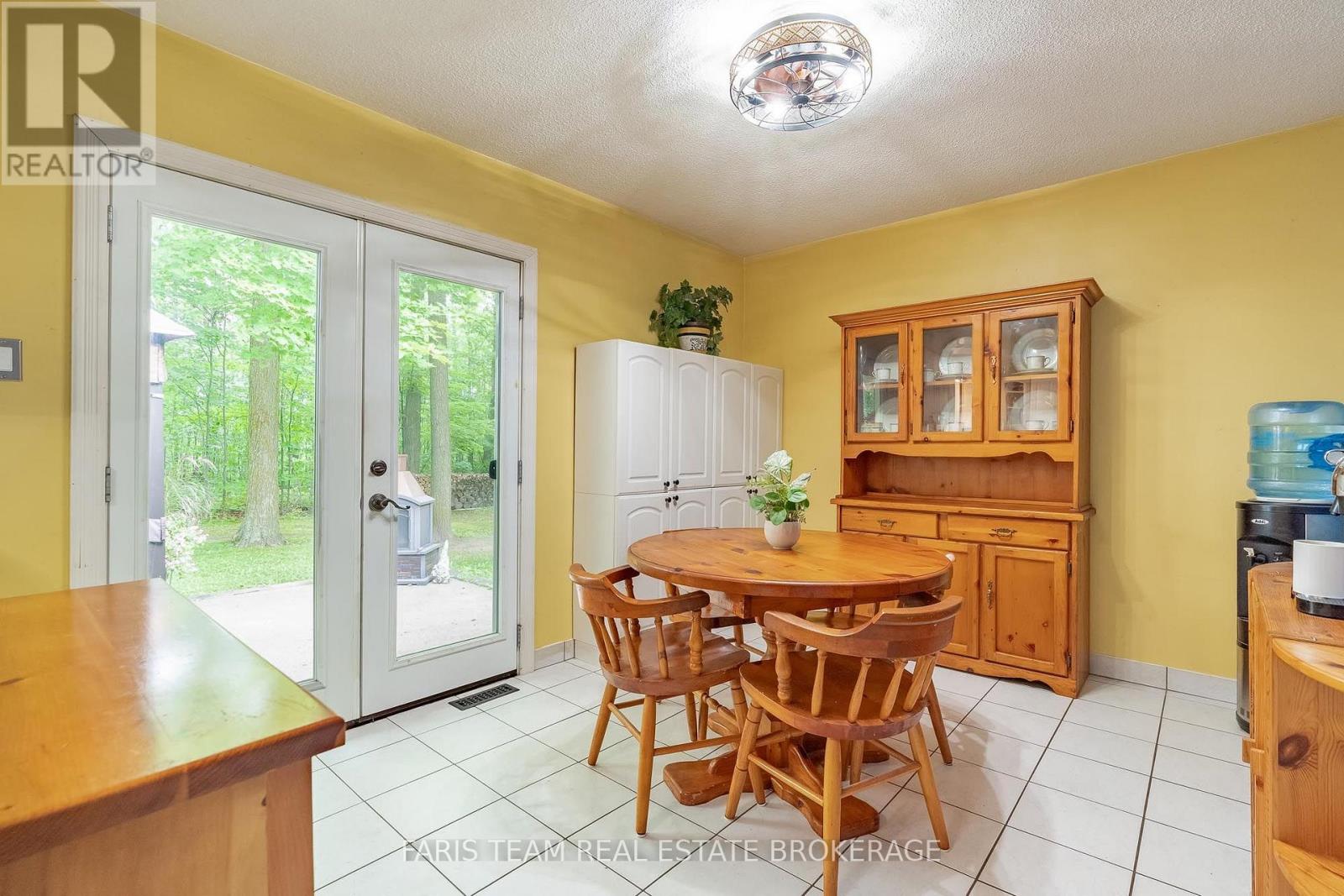 3114 Innisfil Beach Road, Innisfil, Ontario L9S 4C7 - Photo 12 - N13690402