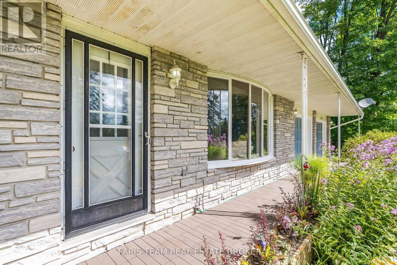 3114 Innisfil Beach Road, Innisfil, Ontario L9S 4C7 - Photo 5 - N13690402