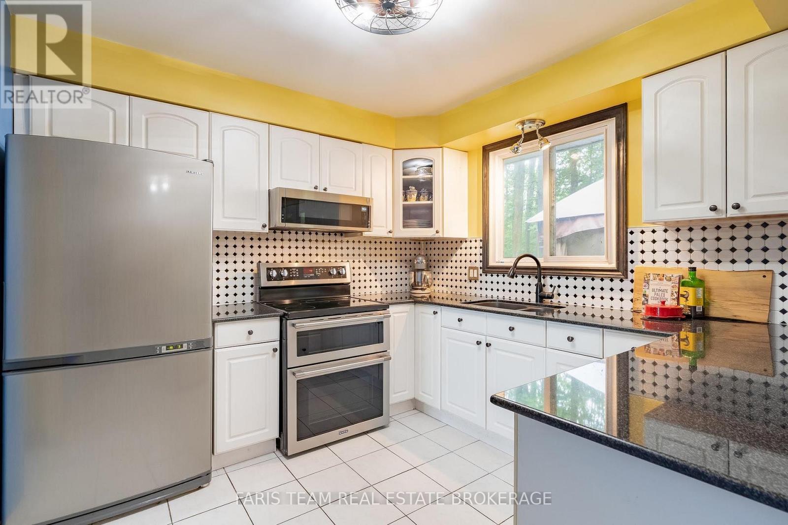 3114 Innisfil Beach Road, Innisfil, Ontario L9S 4C7 - Photo 8 - N13690402
