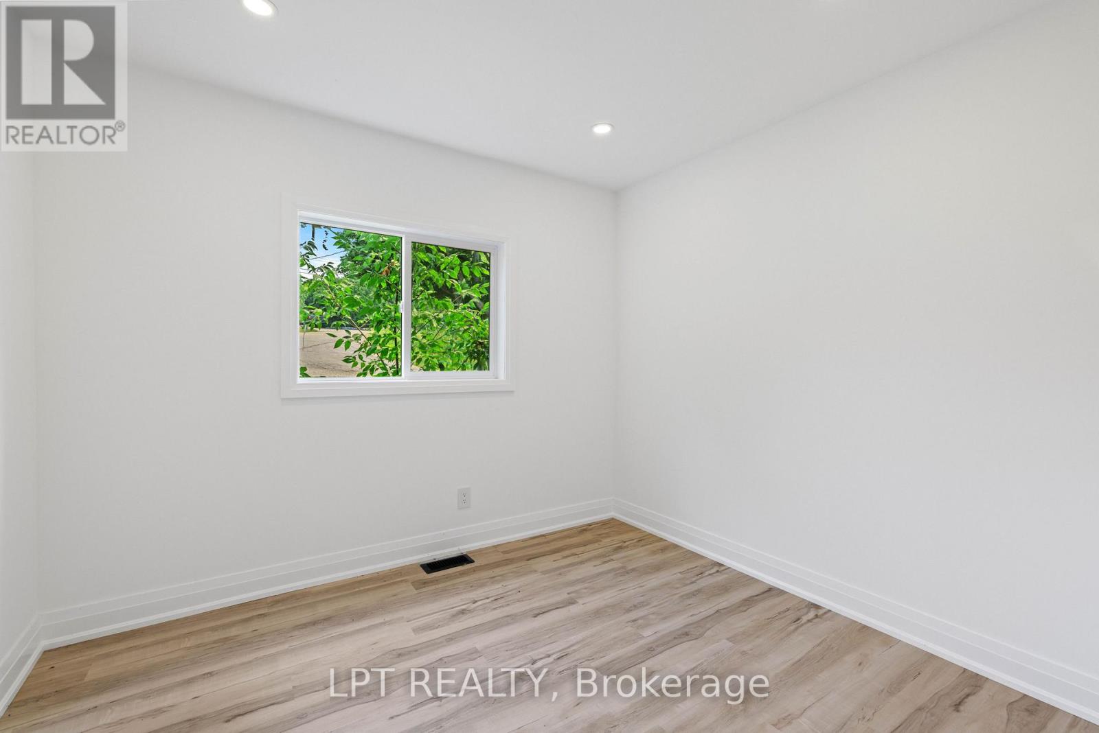 47 Moon Point Drive, Oro-Medonte, Ontario  L3V 0R8 - Photo 14 - S13690360