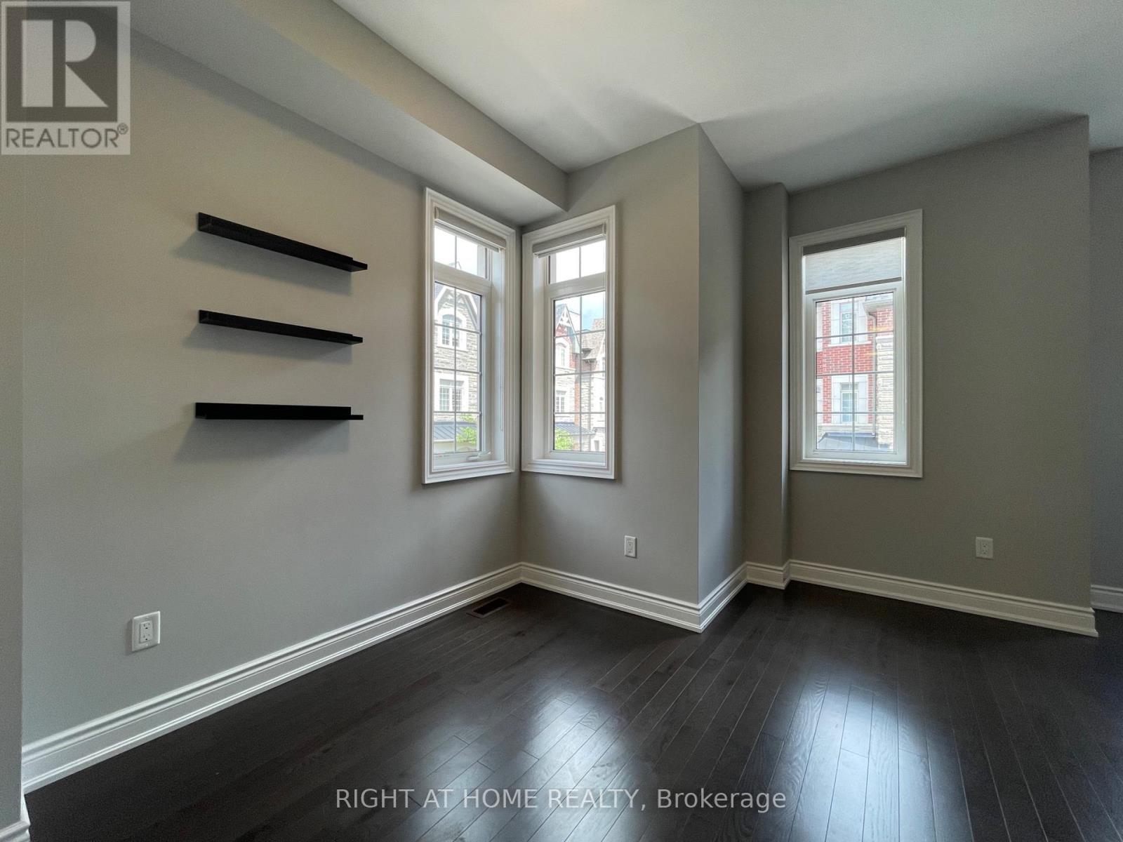 2 Queen Mary Court, Vaughan, Ontario  L4L 0H9 - Photo 8 - N13435936