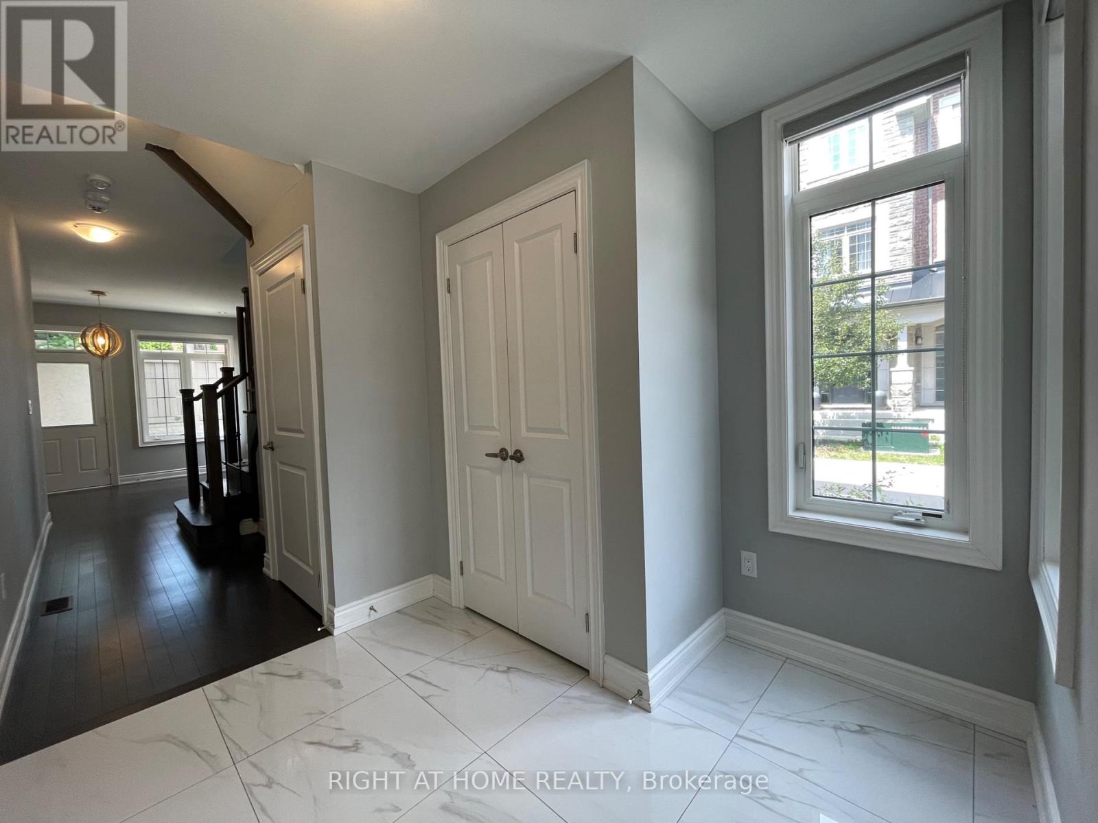 2 Queen Mary Court, Vaughan, Ontario  L4L 0H9 - Photo 3 - N13435936