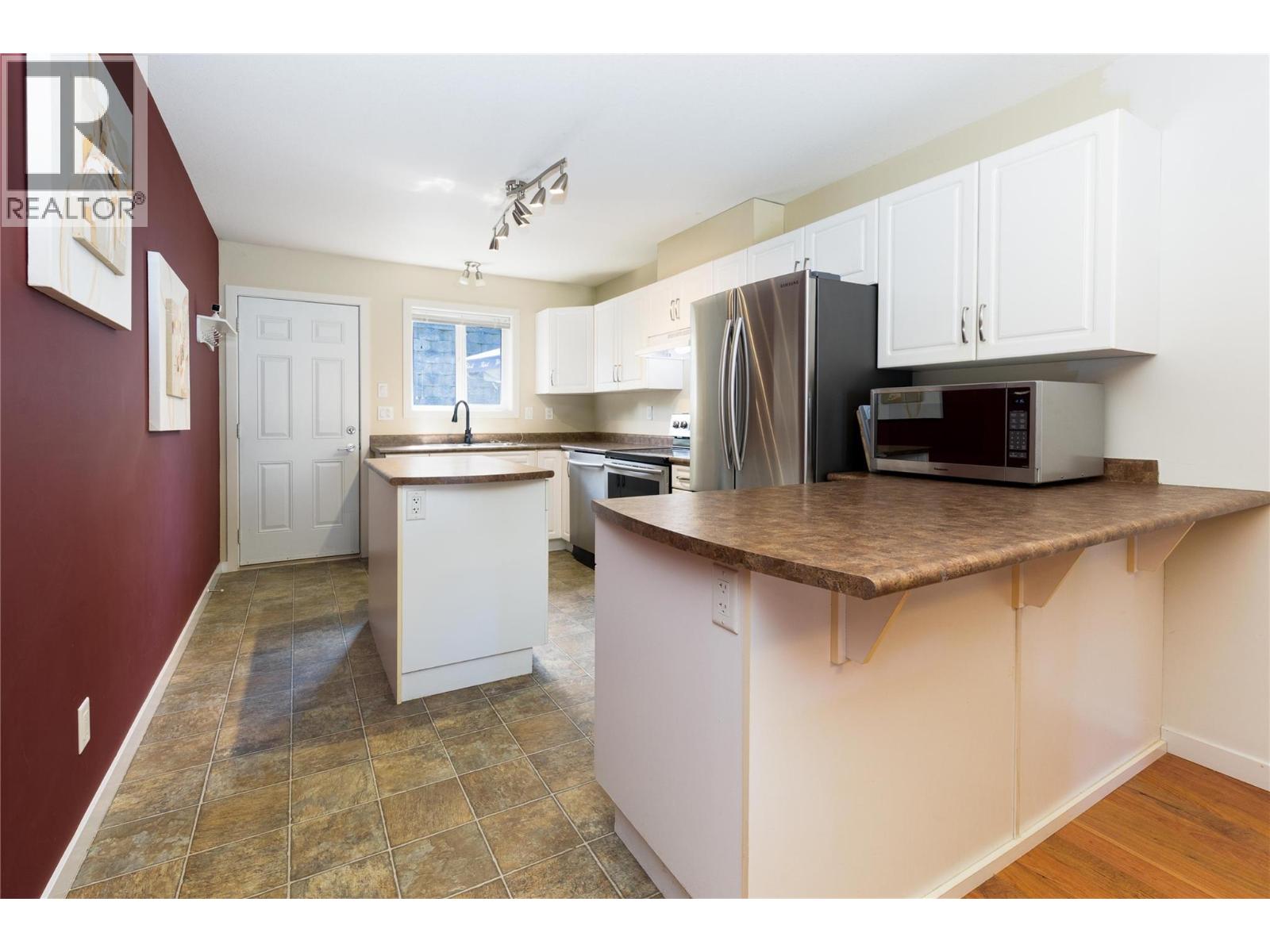 171 17 Street SE Unit# 2, Salmon Arm, British Columbia  V1E 1P8 - Photo 2 - 10394528