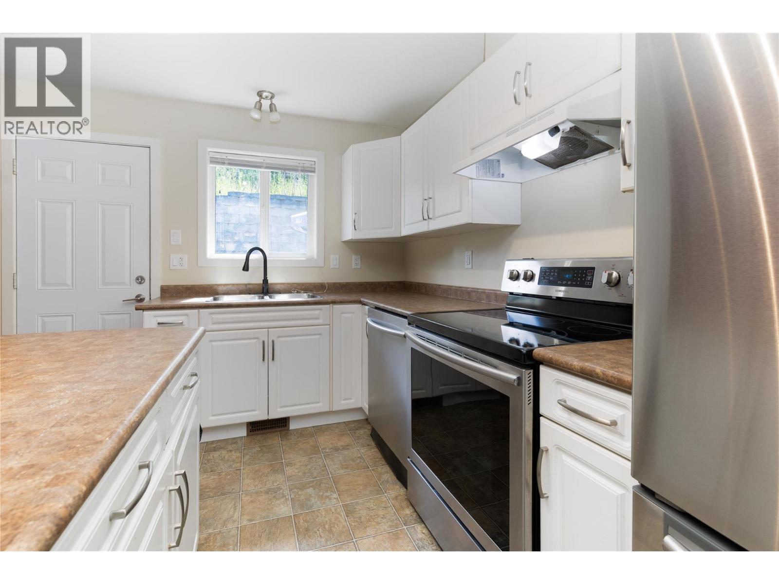 171 17 Street SE Unit# 2, Salmon Arm, British Columbia  V1E 1P8 - Photo 3 - 10394528