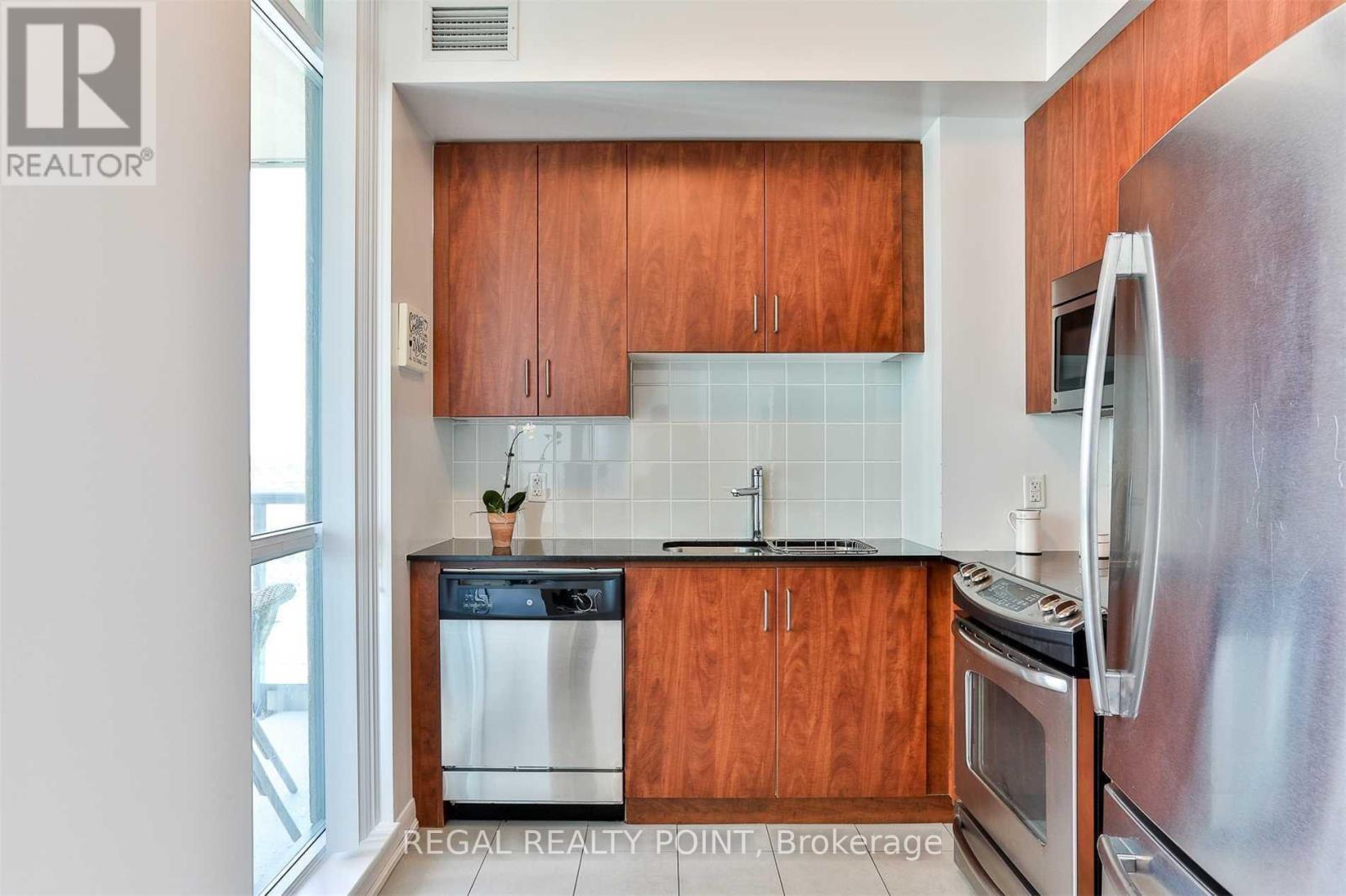 2507 - 215 Sherway Gardens Road, Toronto, Ontario  M9C 0A4 - Photo 6 - W13690352