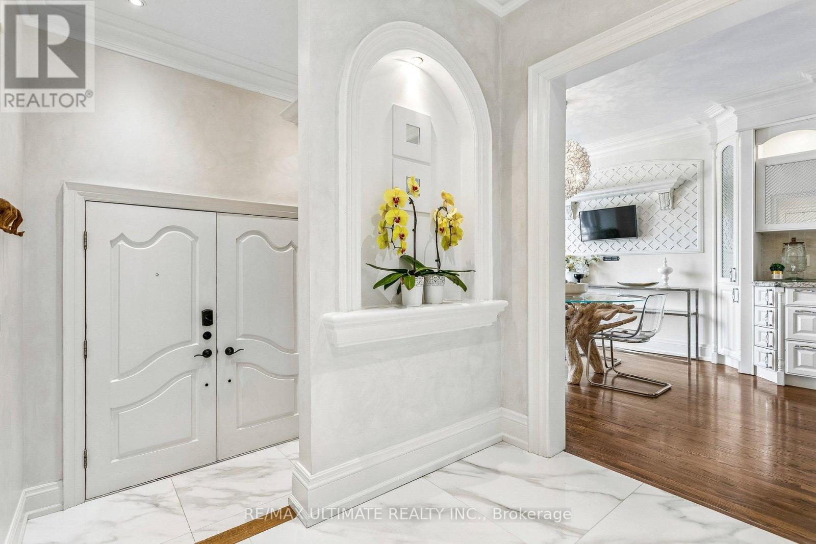 73 Bonnyview Drive, Toronto (Stonegate-Queensway), Ontario  M8Y 3G7 - Photo 10 - W13690356