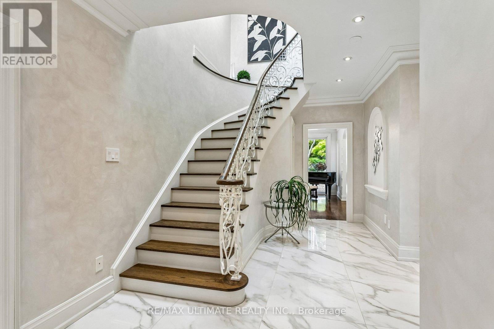 73 Bonnyview Drive, Toronto (Stonegate-Queensway), Ontario  M8Y 3G7 - Photo 11 - W13690356