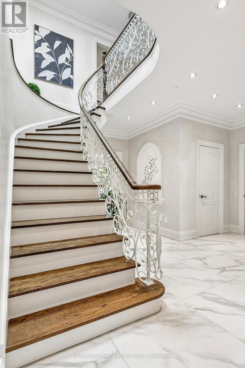 73 Bonnyview Drive, Toronto (Stonegate-Queensway), Ontario  M8Y 3G7 - Photo 25 - W13690356