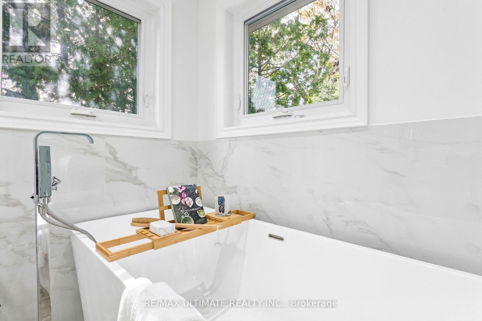 73 Bonnyview Drive, Toronto (Stonegate-Queensway), Ontario  M8Y 3G7 - Photo 30 - W13690356