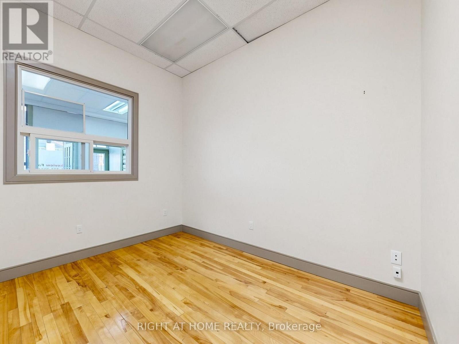 701 The Queensway Avenue, Toronto, Ontario  M8Y 1L2 - Photo 11 - W13690456