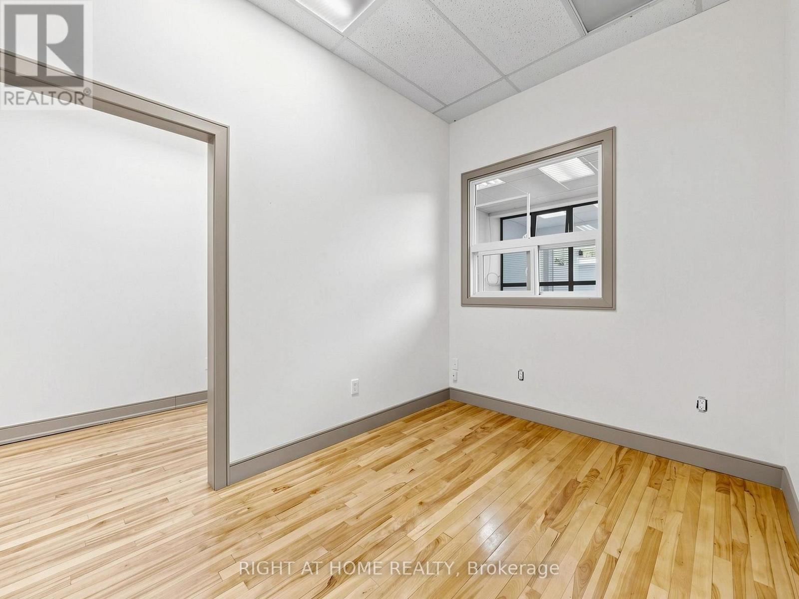 701 The Queensway Avenue, Toronto, Ontario  M8Y 1L2 - Photo 12 - W13690456