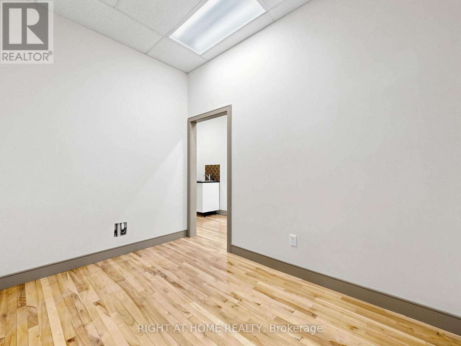 701 The Queensway Avenue, Toronto, Ontario  M8Y 1L2 - Photo 13 - W13690456