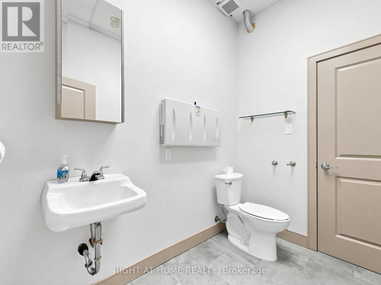 701 The Queensway Avenue, Toronto, Ontario  M8Y 1L2 - Photo 14 - W13690456