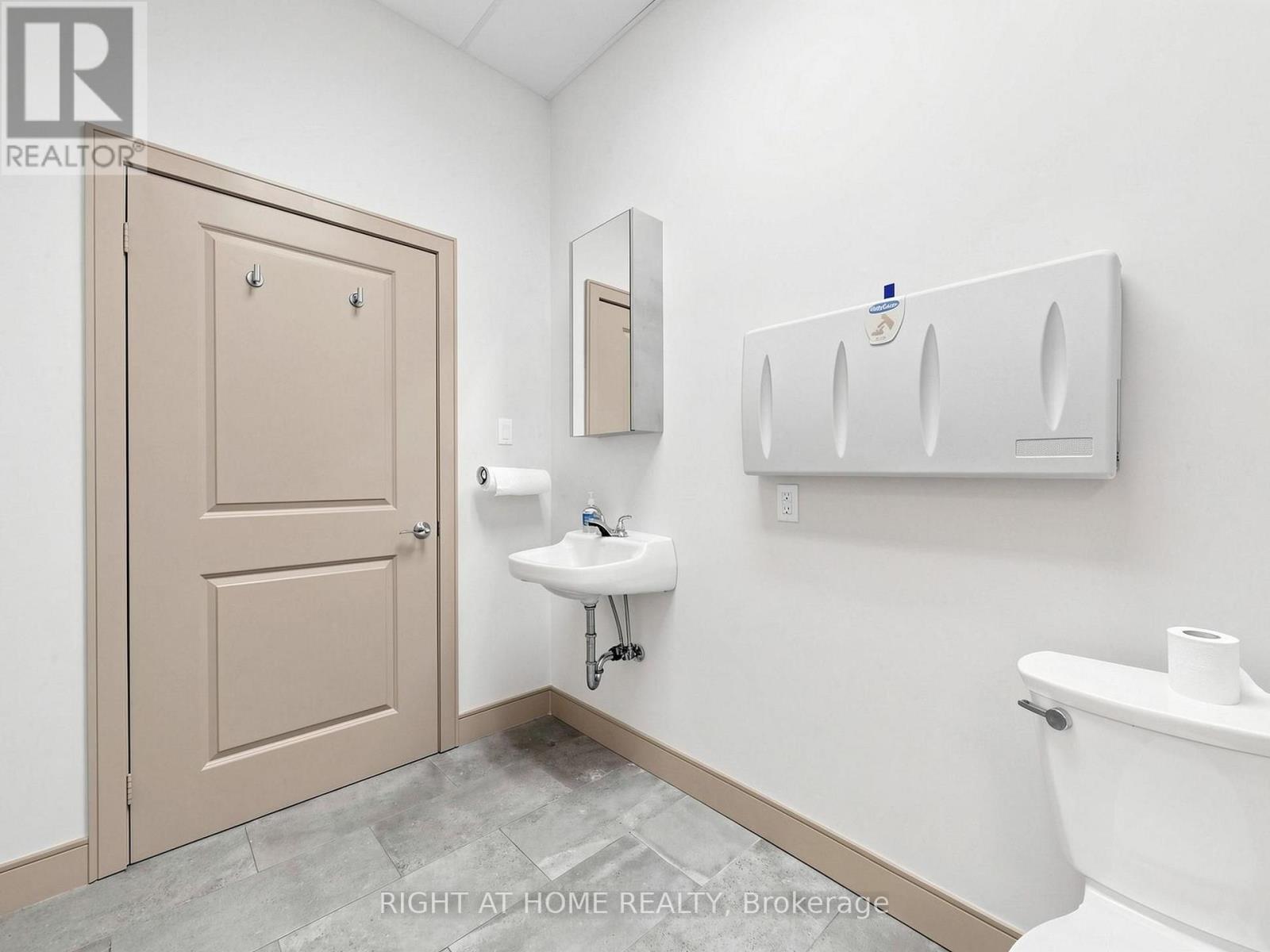 701 The Queensway Avenue, Toronto, Ontario  M8Y 1L2 - Photo 15 - W13690456