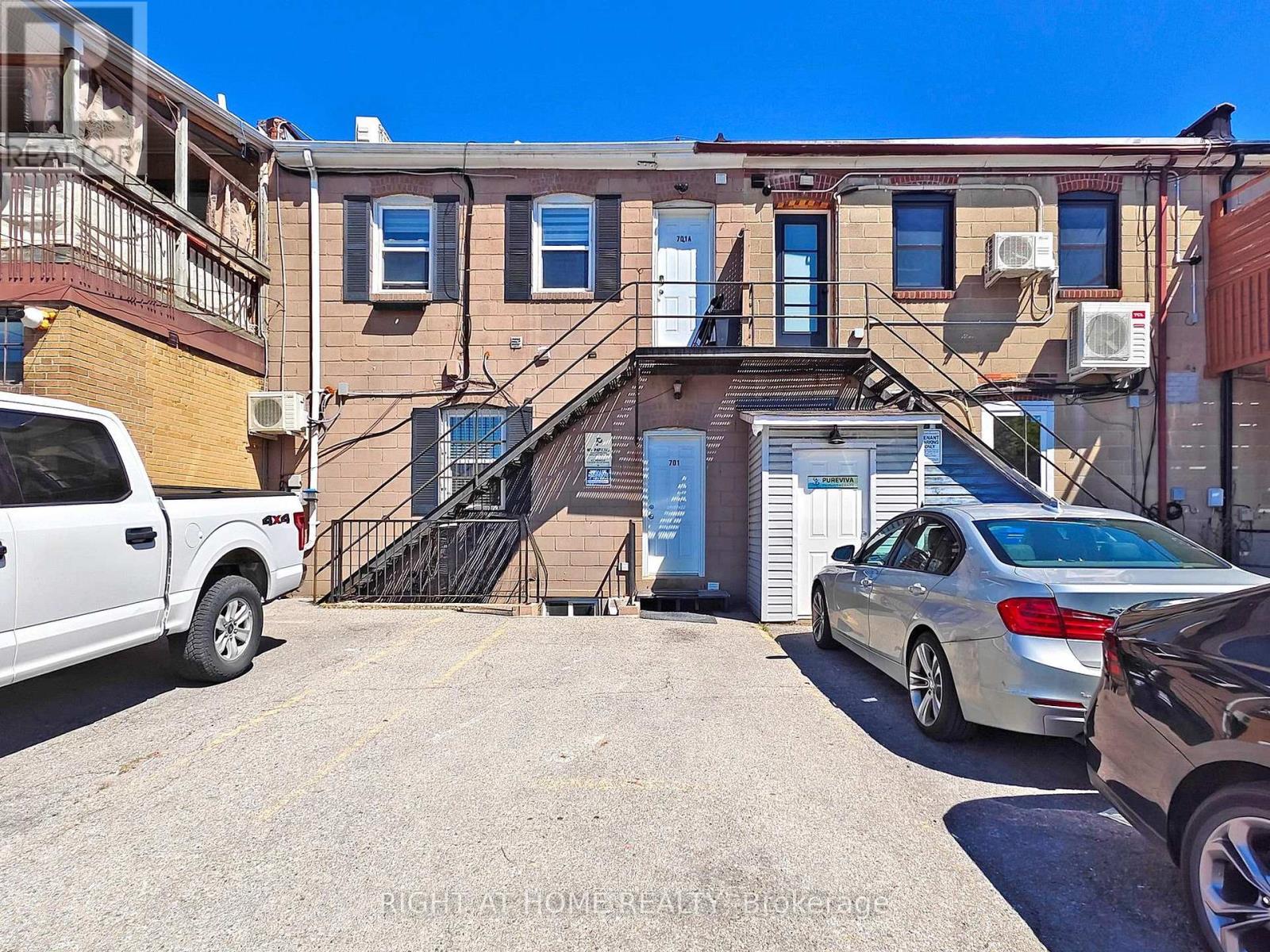 701 The Queensway Avenue, Toronto, Ontario  M8Y 1L2 - Photo 18 - W13690456