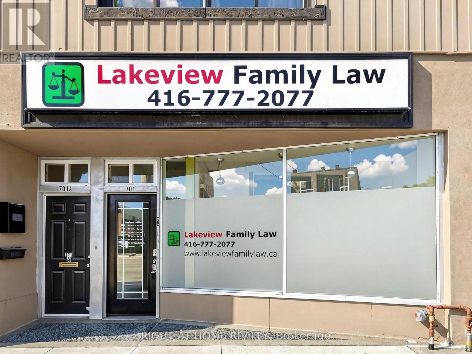 701 The Queensway Avenue, Toronto, Ontario  M8Y 1L2 - Photo 2 - W13690456