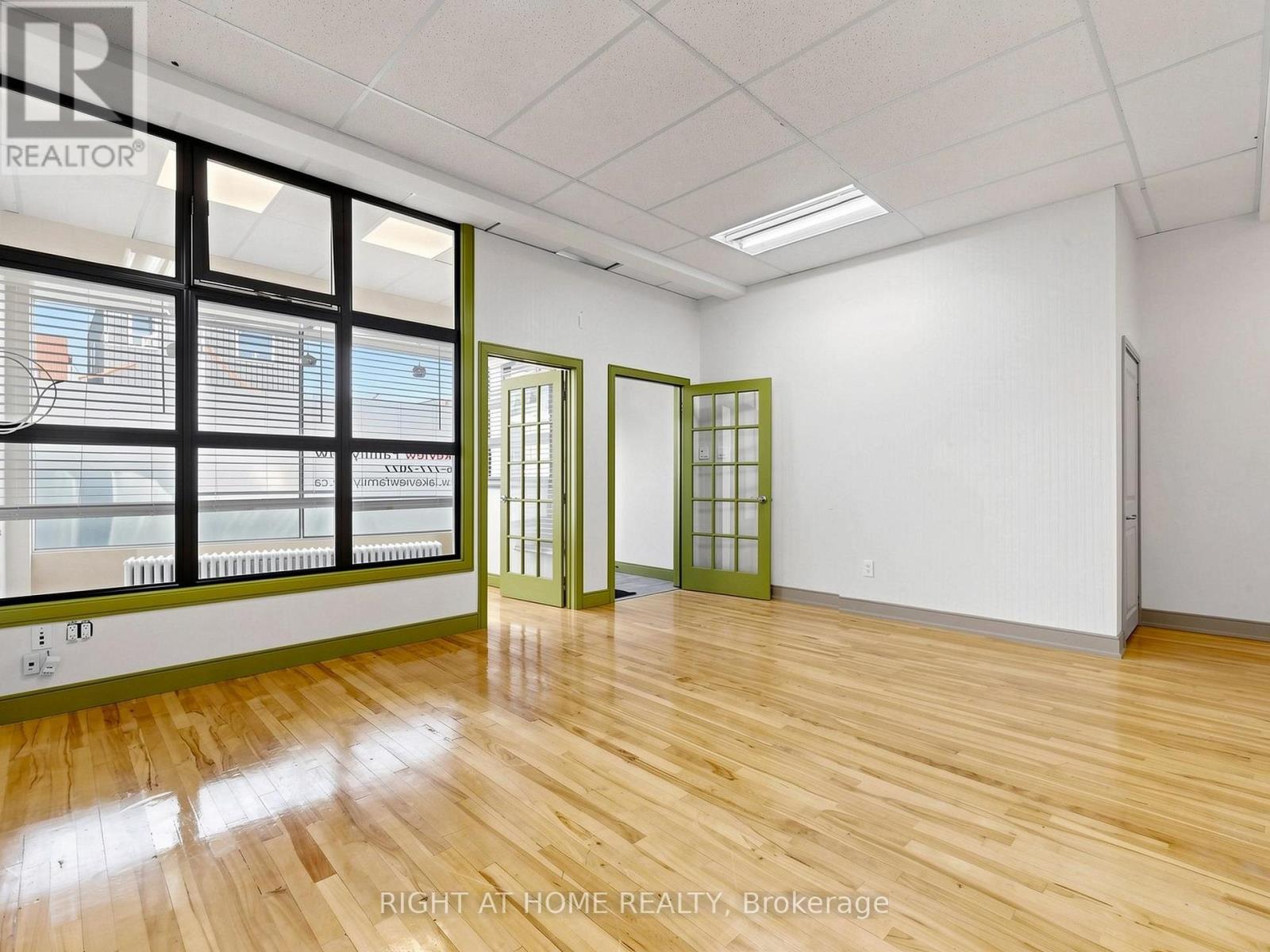 701 The Queensway Avenue, Toronto, Ontario  M8Y 1L2 - Photo 3 - W13690456