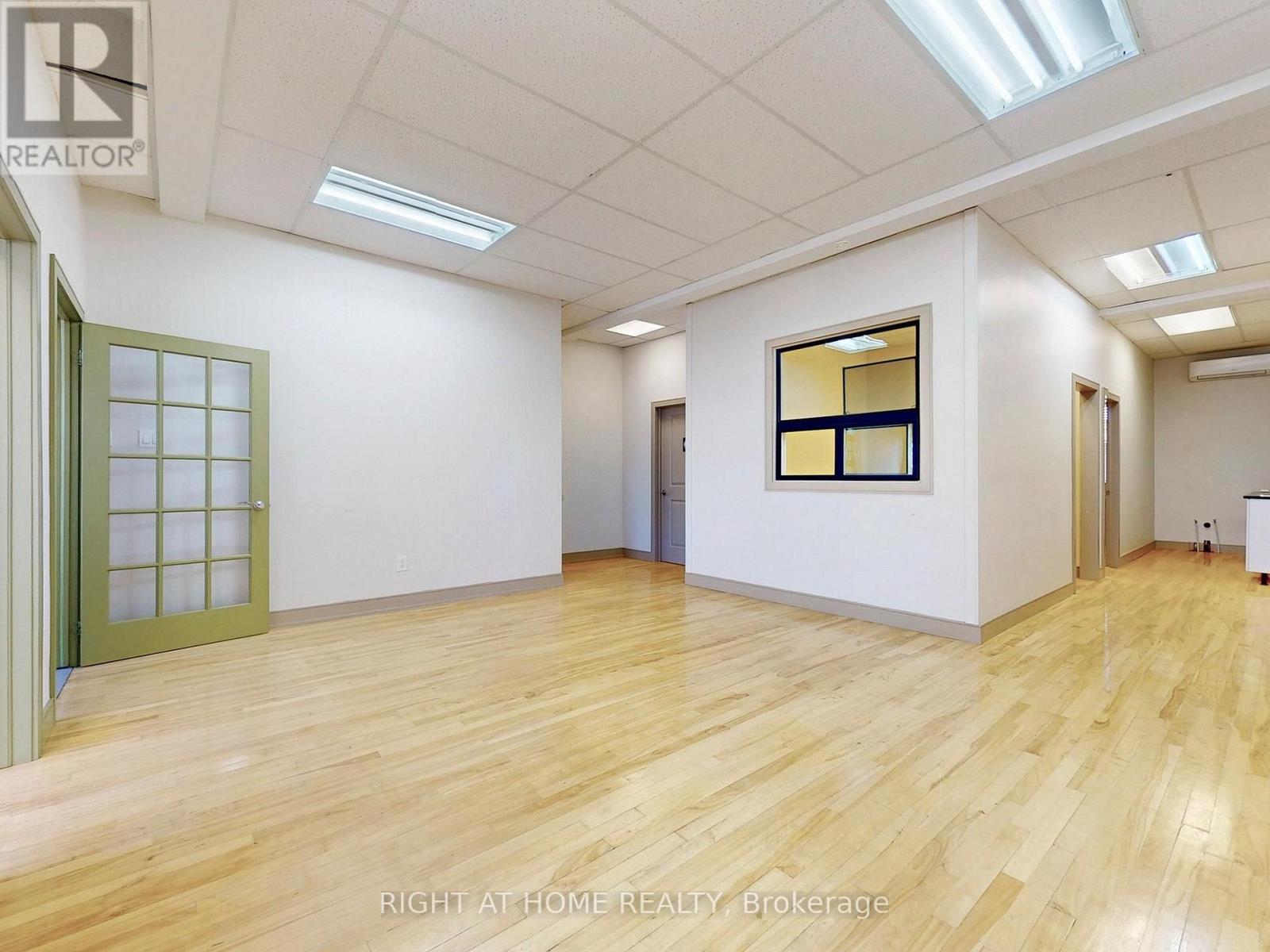 701 The Queensway Avenue, Toronto, Ontario  M8Y 1L2 - Photo 5 - W13690456