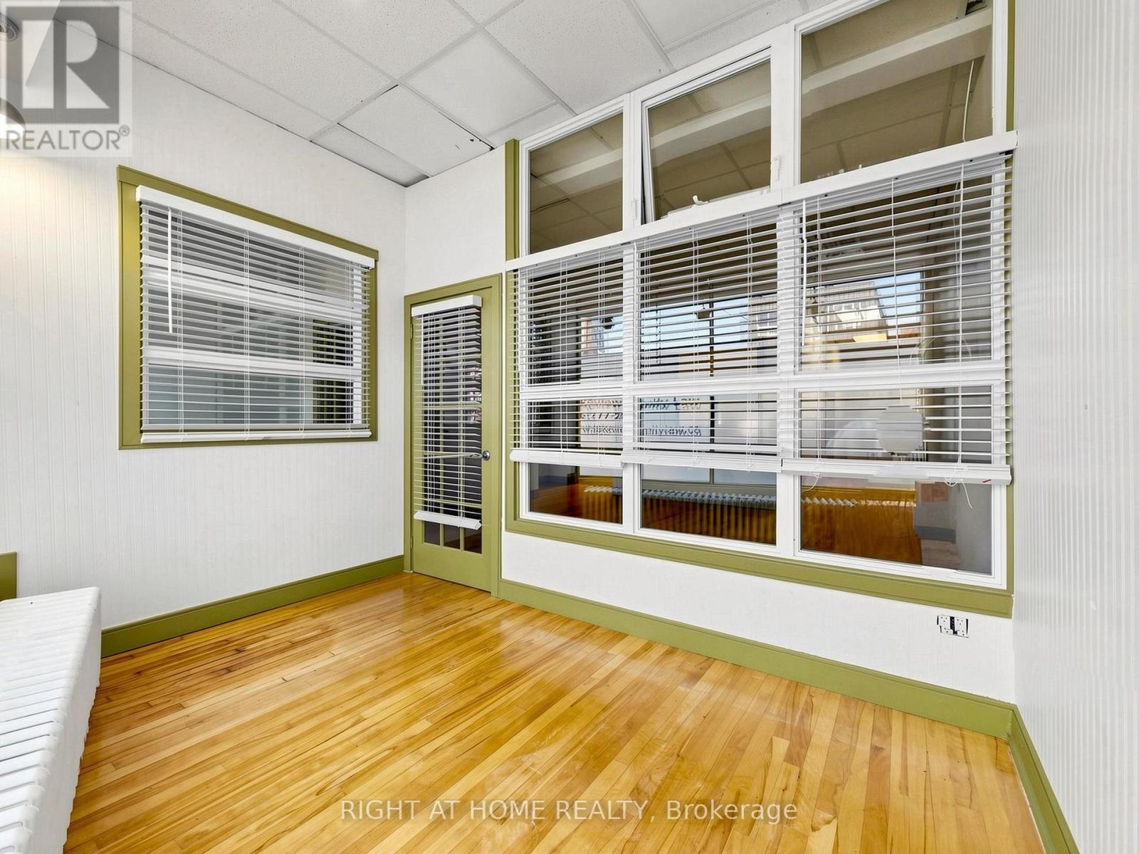 701 The Queensway Avenue, Toronto, Ontario  M8Y 1L2 - Photo 7 - W13690456
