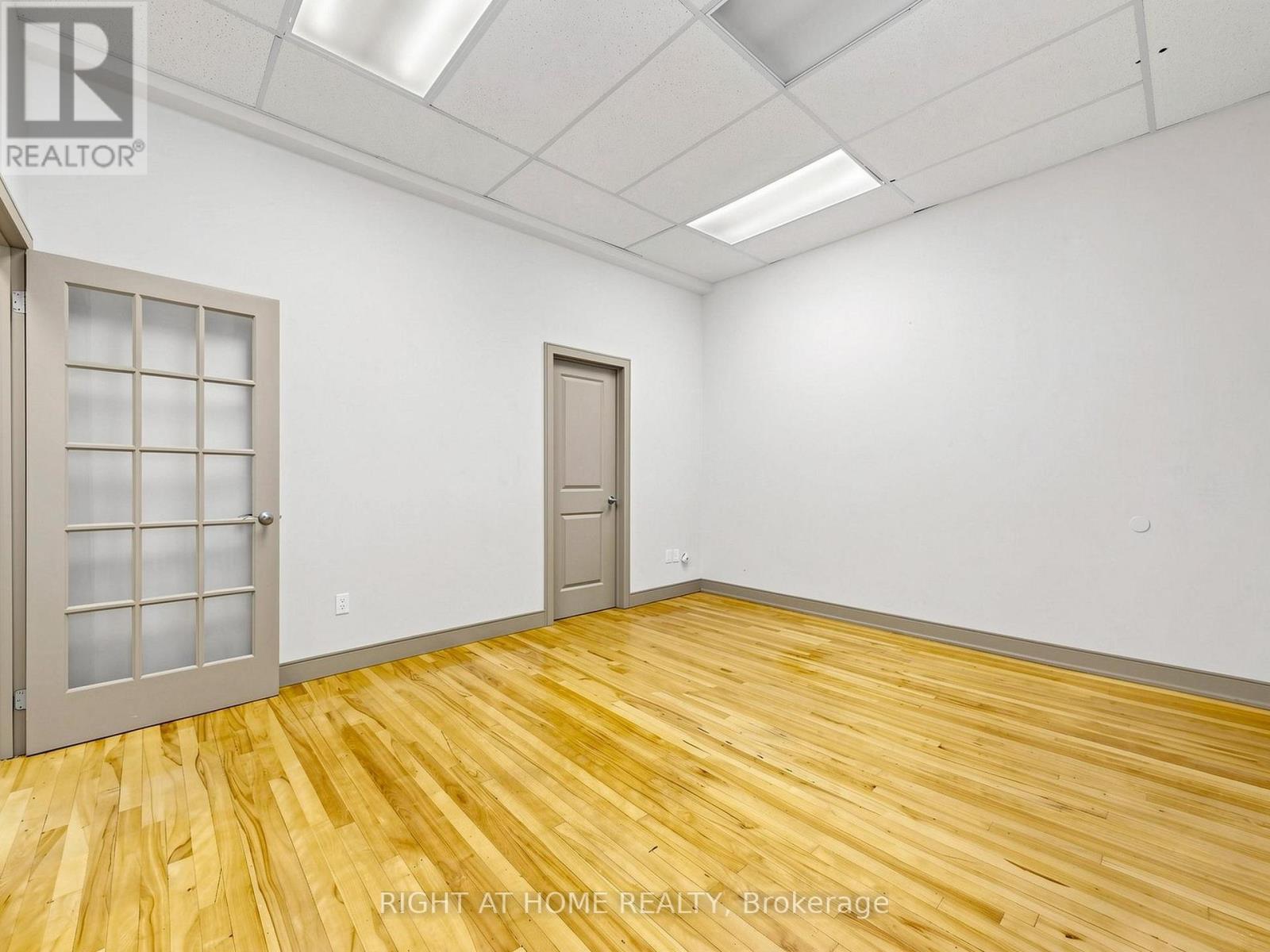 701 The Queensway Avenue, Toronto, Ontario  M8Y 1L2 - Photo 9 - W13690456