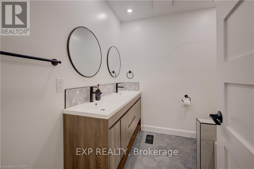 244 Royal Street, Waterloo, Ontario  N2J 2J2 - Photo 31 - X13690372