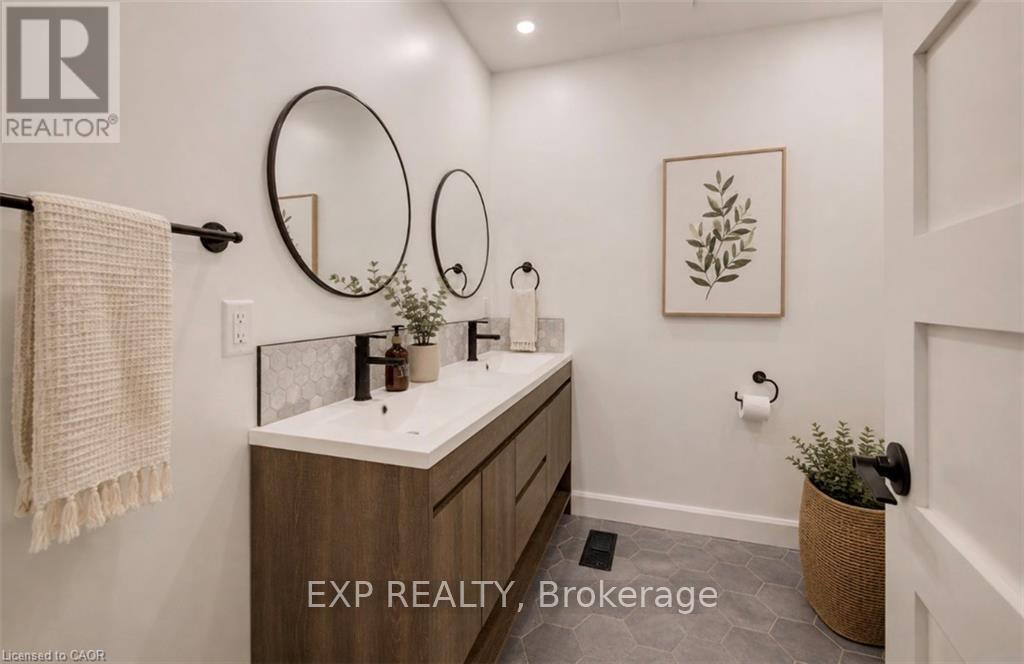 244 Royal Street, Waterloo, Ontario  N2J 2J2 - Photo 32 - X13690372