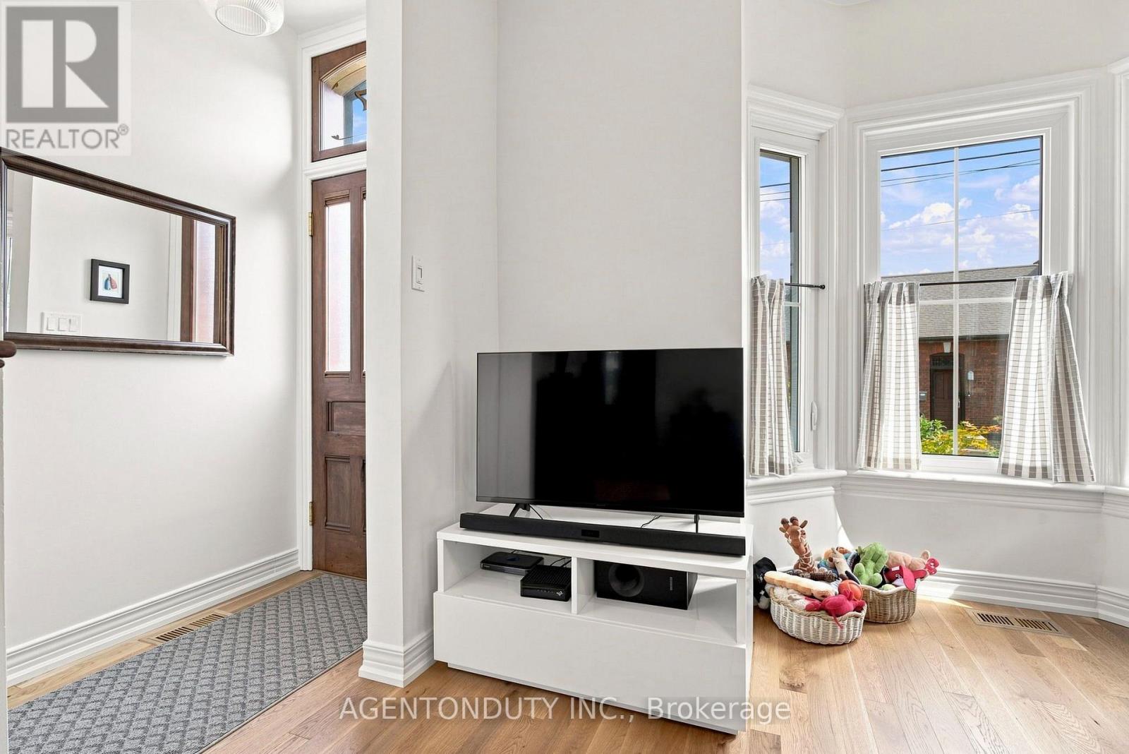 127 Peter Street, Hamilton, Ontario  L8R 1T7 - Photo 6 - X13690396