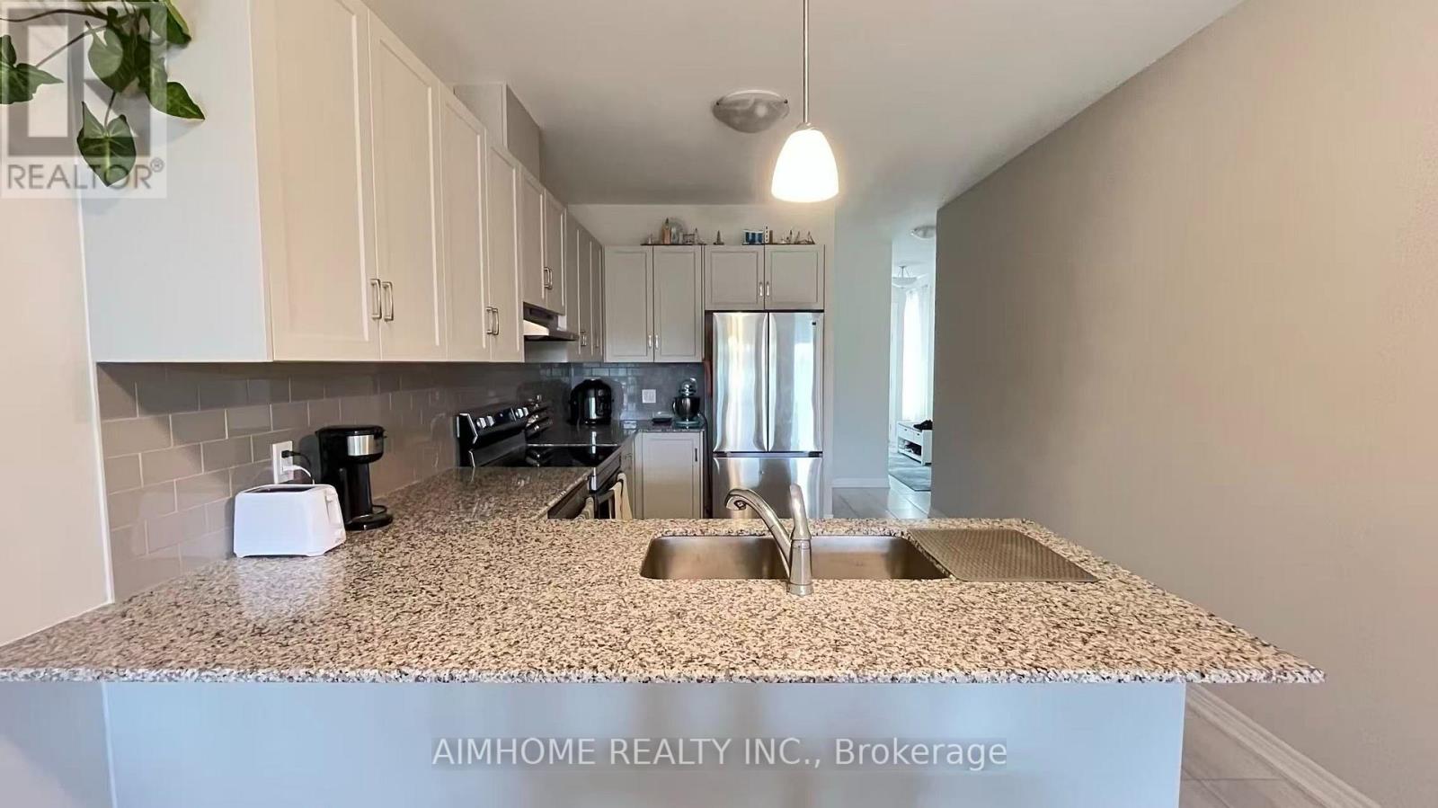 24 Noah Common, St. Catharines (Oakdale), Ontario  L2P 0G1 - Photo 4 - X13690446