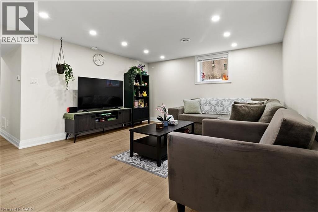 161 Hoover Crescent Unit# Lower, Hamilton, Ontario  L9A 3H2 - Photo 3 - 40856364