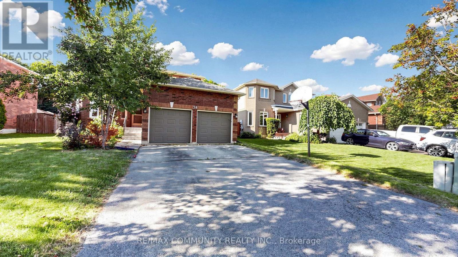 38 Iveagh Drive, Georgina, Ontario  L4P 3X3 - Photo 2 - N13690206