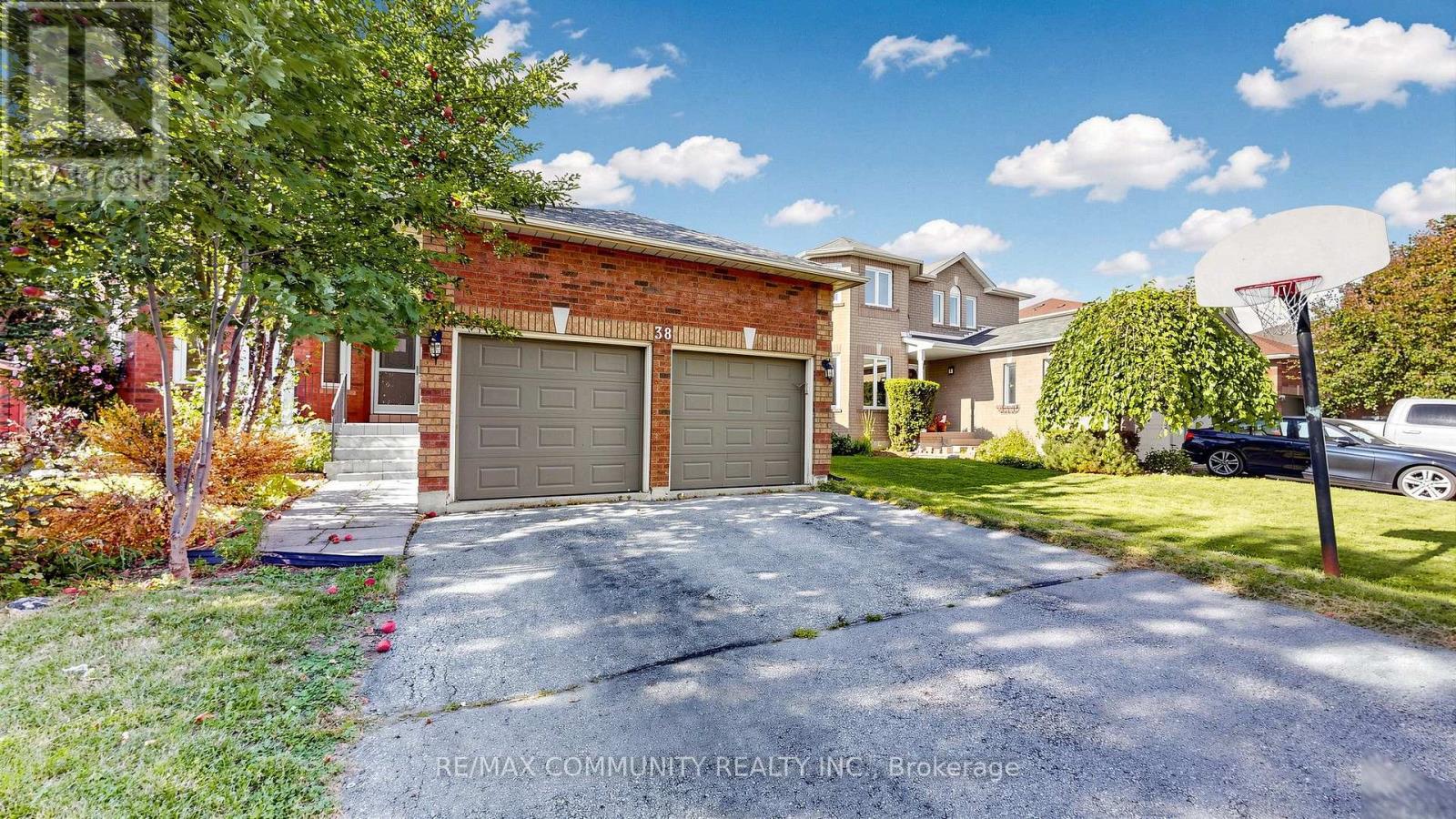 38 Iveagh Drive, Georgina, Ontario  L4P 3X3 - Photo 3 - N13690206