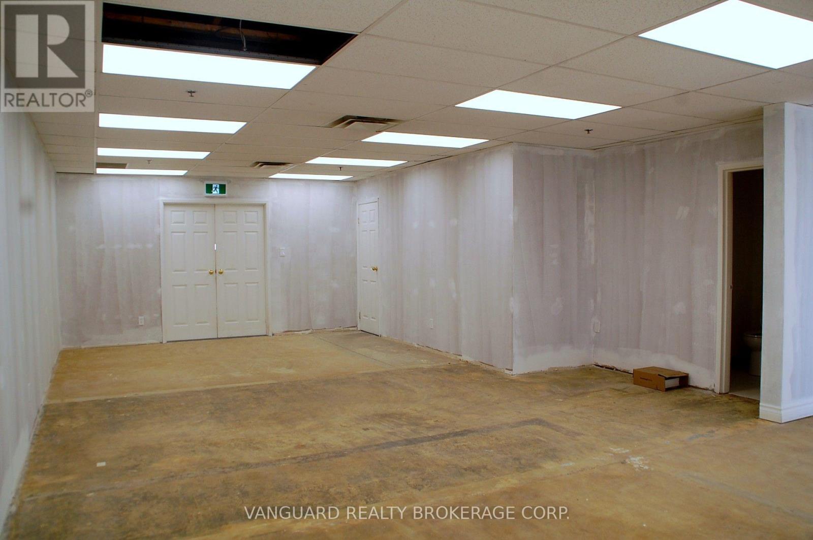 90-92 Martin Ross Avenue, Toronto, Ontario  M3J 2L4 - Photo 33 - W13466898