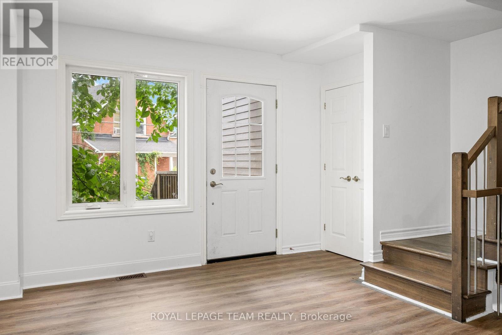 253 Deschamps Avenue, Ottawa, Ontario K1L 5Z2 - Photo 2 - X13690574