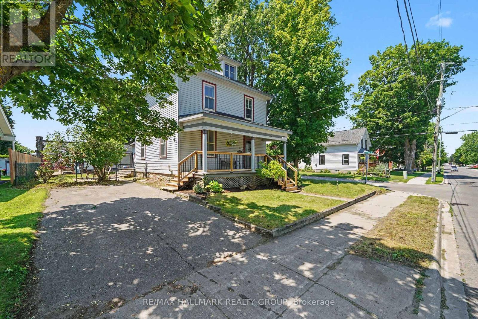 98 DRUMMOND STREET E, Perth, Ontario