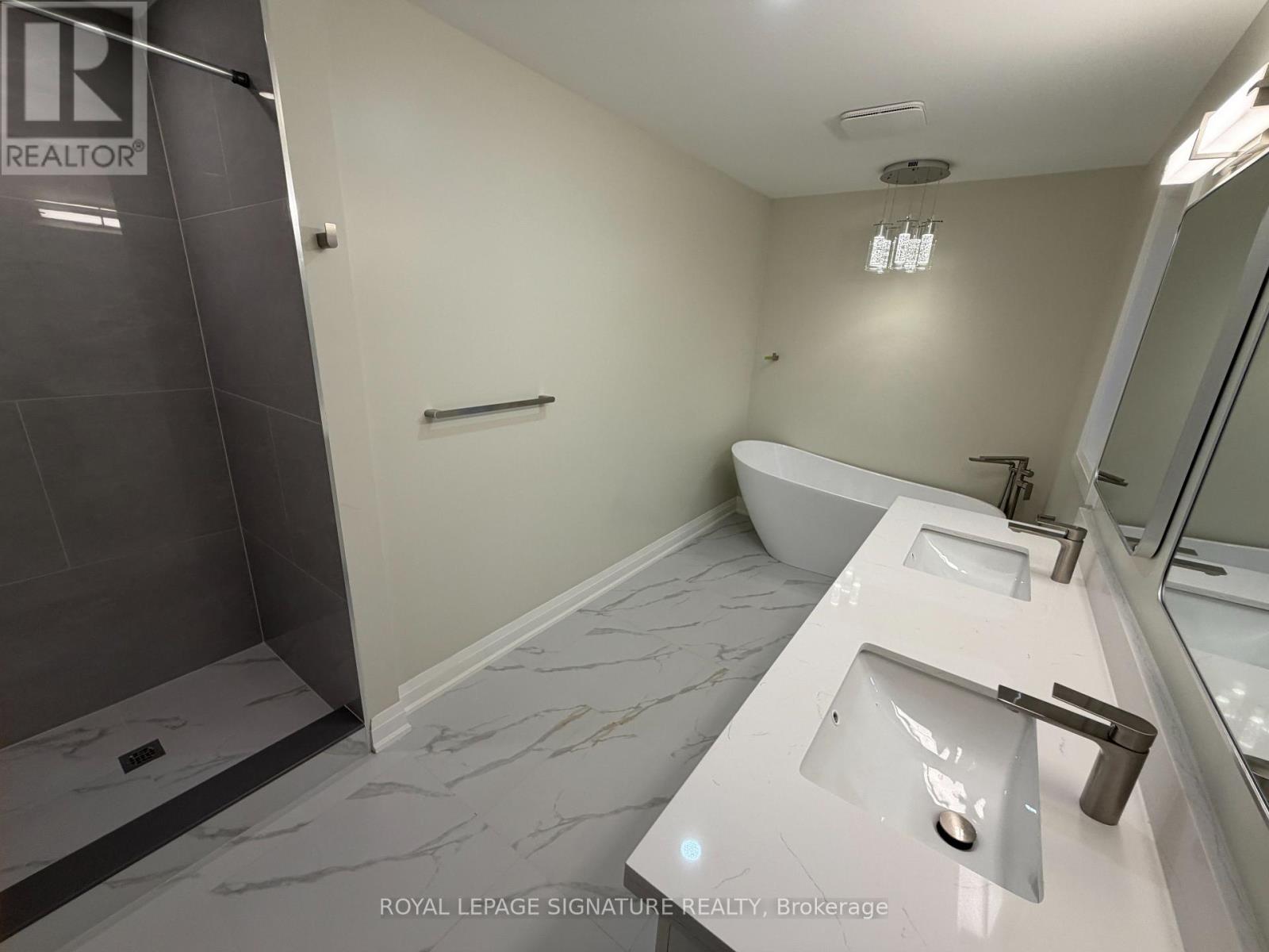 3271 Pilcom Crescent, Mississauga, Ontario  L5B 3X5 - Photo 4 - W13689582