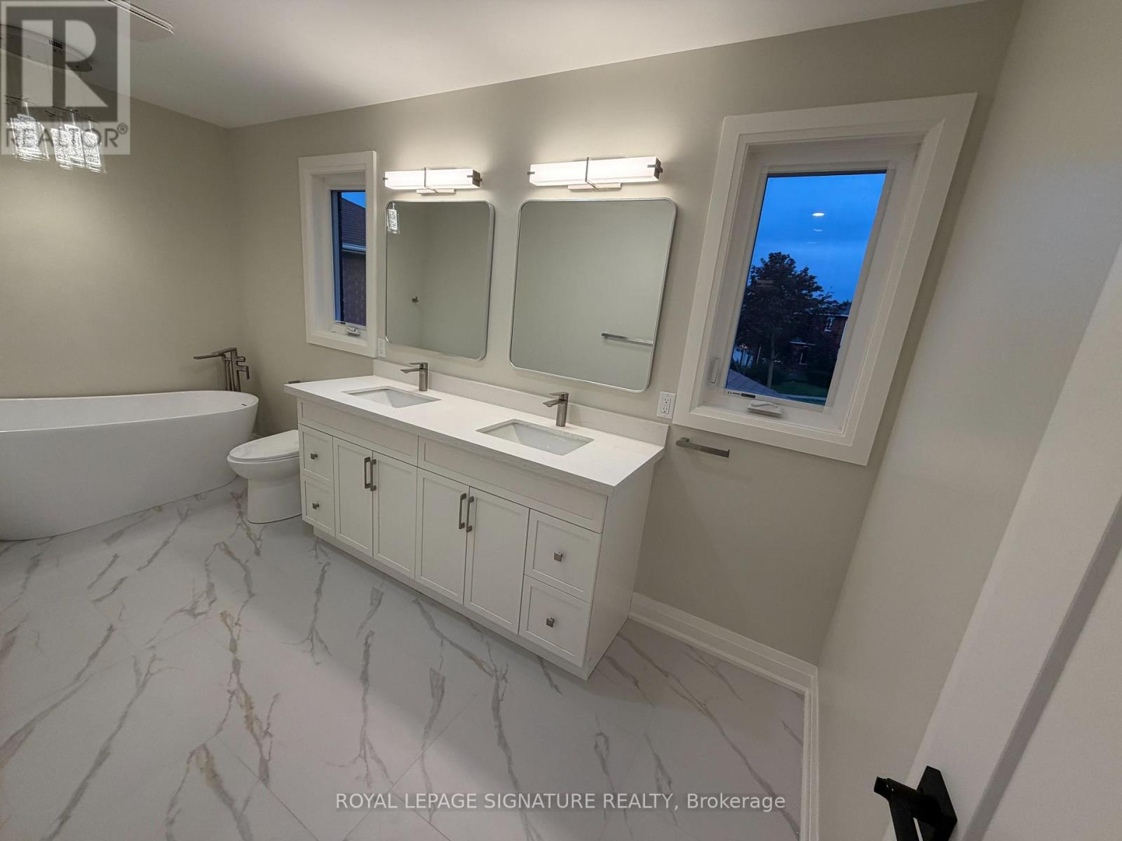 3271 Pilcom Crescent, Mississauga, Ontario  L5B 3X5 - Photo 3 - W13689582